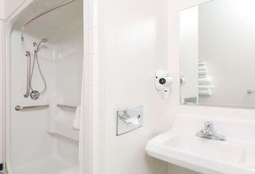 בית מלון כפרי Baymont Inn & Suites By Wyndham Anchorage Airport
