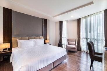 هتل Best Western Plus Peak Vista Inn & Suites
