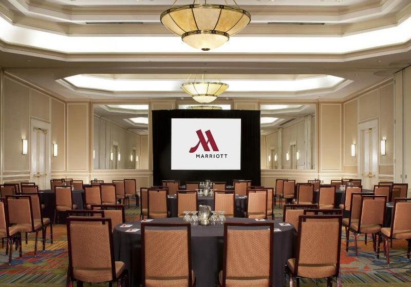 هتل Denver Airport Marriott At Gateway Park