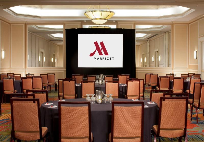 هتل Denver Airport Marriott At Gateway Park