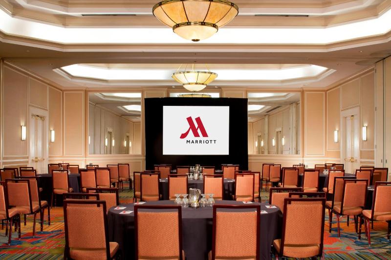 هتل Denver Airport Marriott At Gateway Park