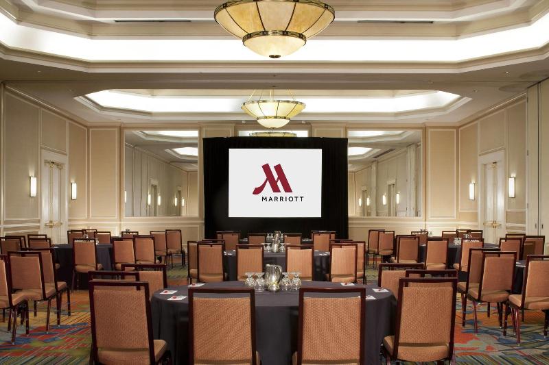 هتل Denver Airport Marriott At Gateway Park