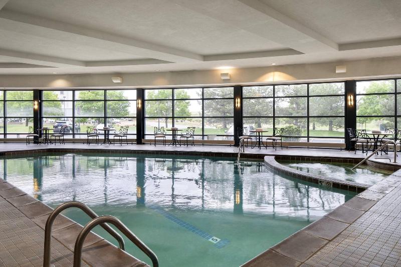 هتل Denver Airport Marriott At Gateway Park