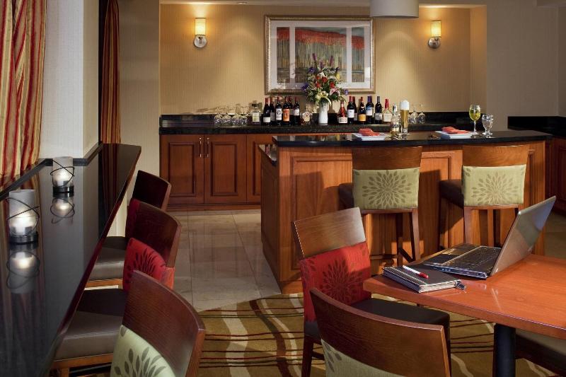 هتل Denver Airport Marriott At Gateway Park