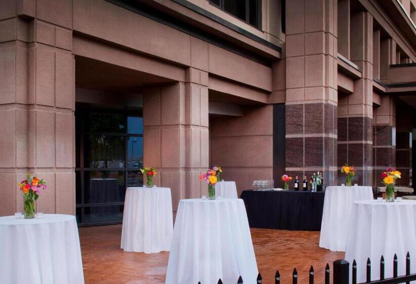 هتل Denver Airport Marriott At Gateway Park