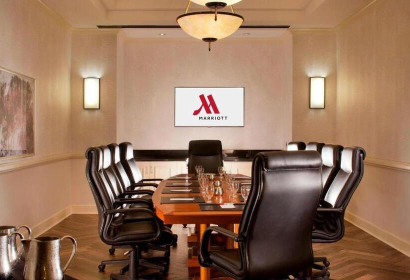هتل Denver Airport Marriott At Gateway Park