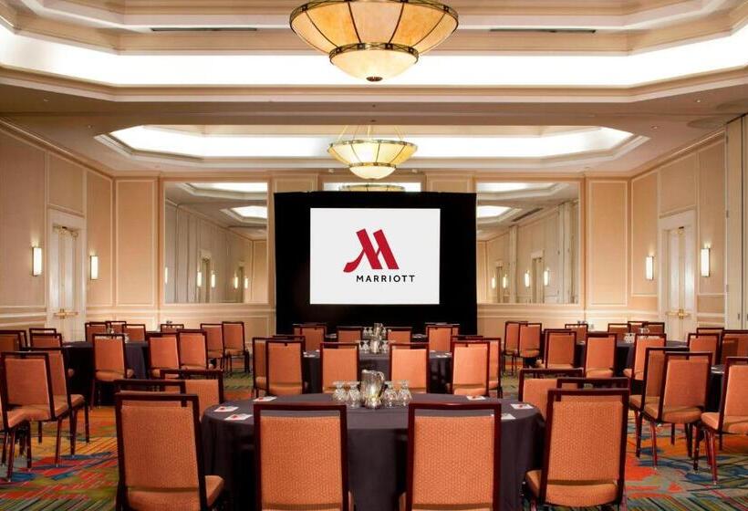 هتل Denver Airport Marriott At Gateway Park
