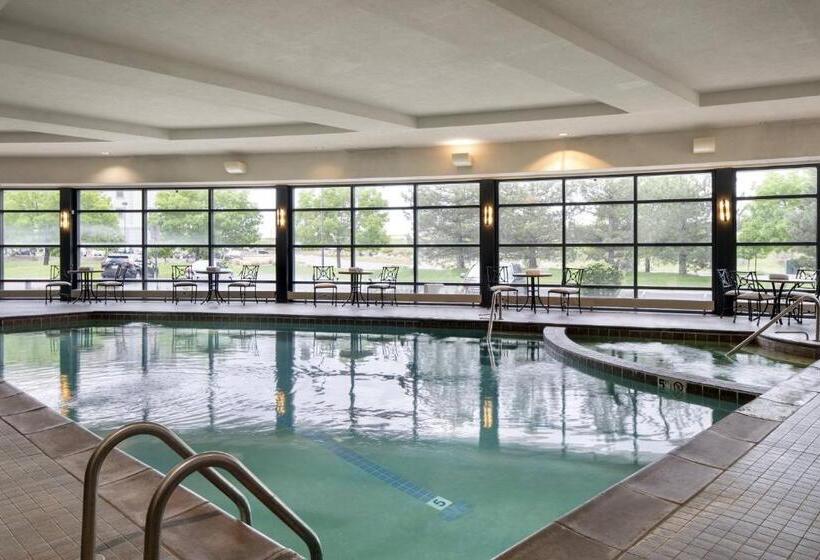 هتل Denver Airport Marriott At Gateway Park
