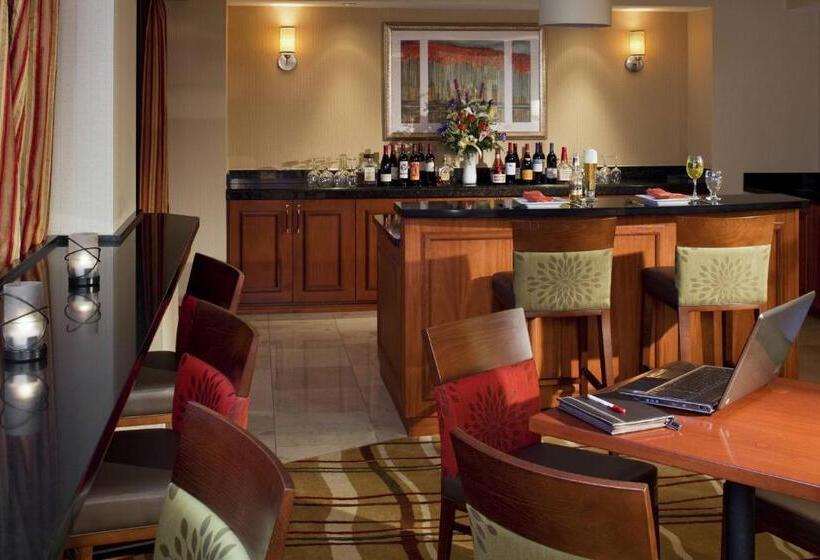 هتل Denver Airport Marriott At Gateway Park