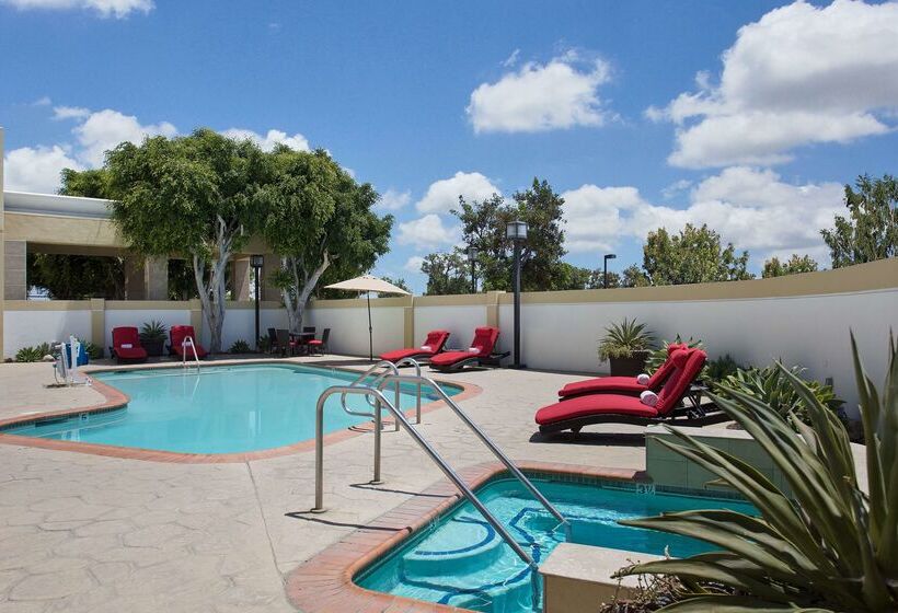 בית מלון כפרי Doubletree By Hilton Los Angeles  Norwalk
