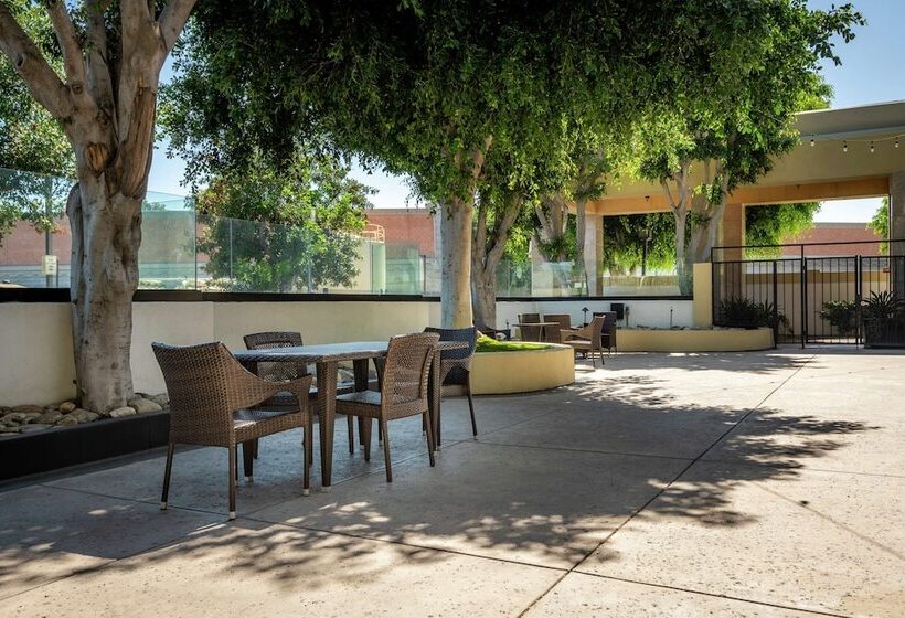בית מלון כפרי Doubletree By Hilton Los Angeles  Norwalk
