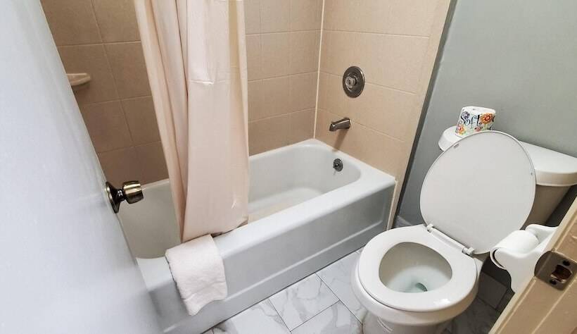 فندق Fairbridge Inn & Suites