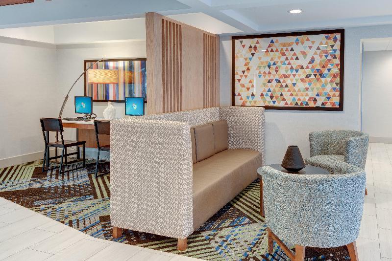 בית מלון כפרי Holiday Inn Express & Suites West Long Branch   Eatontown, An Ihg