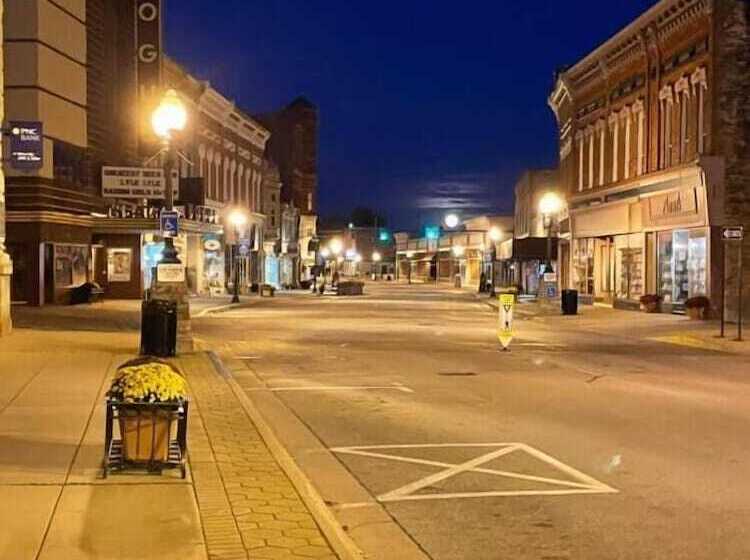 هتل Manistee Inn & Marina