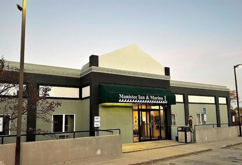 هتل Manistee Inn & Marina
