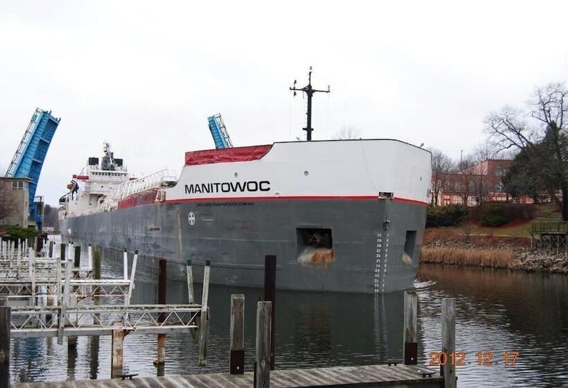 هتل Manistee Inn & Marina