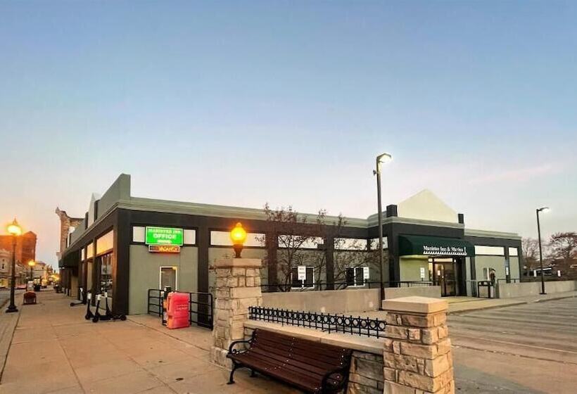 هتل Manistee Inn & Marina
