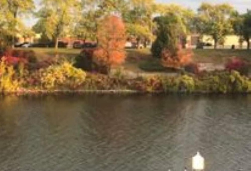هتل Manistee Inn & Marina