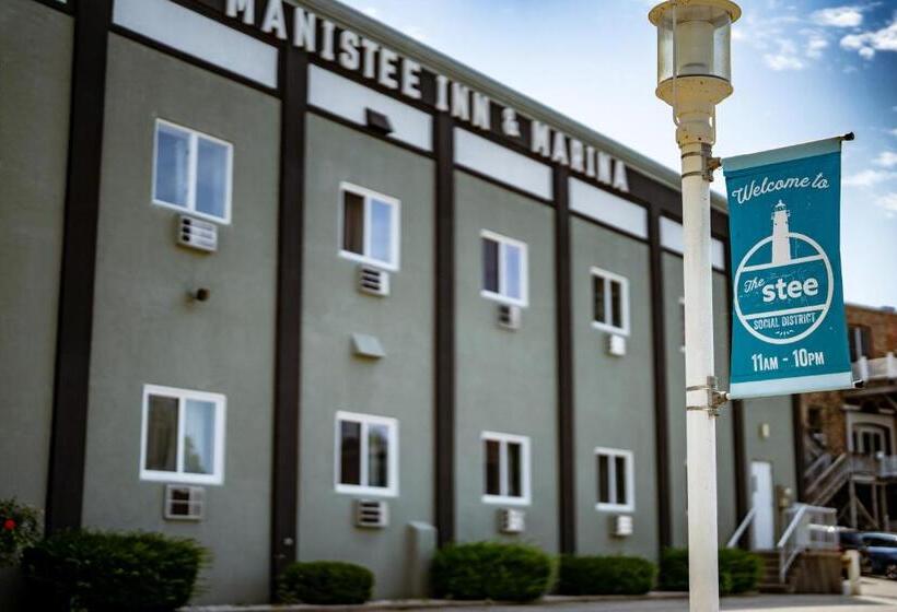 هتل Manistee Inn & Marina
