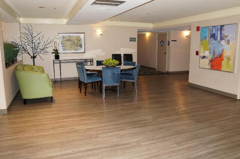 هتل Maple Tree Inn