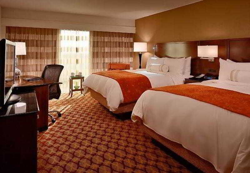 هتل Marriott Louisville East