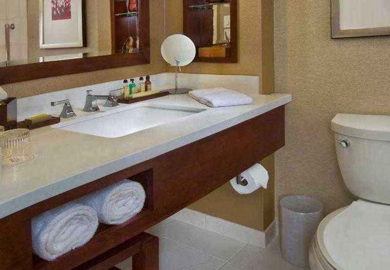 هتل Marriott Louisville East