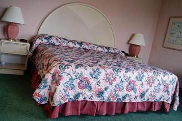 هتل Meadow Court Inn Ithaca