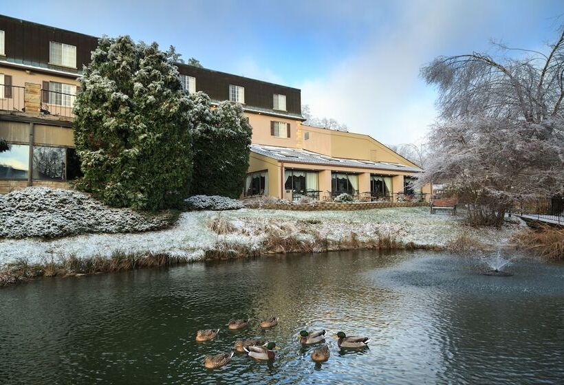 فندق Meadowbrook Inn