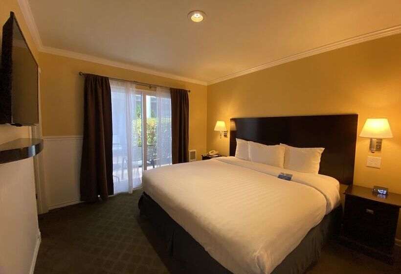 Отель Monterey Bay Lodge