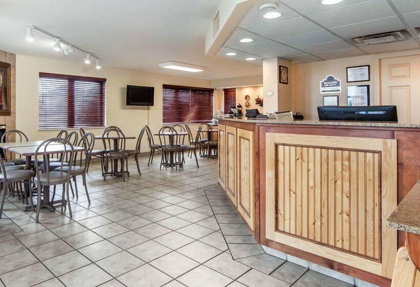 هتل Quality Inn & Suites At Dollywood Lane
