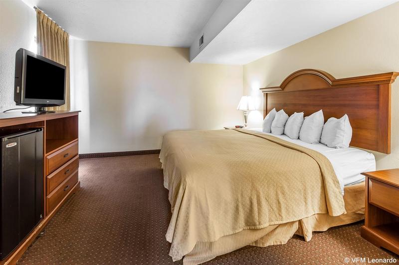 هتل Quality Inn & Suites At Dollywood Lane