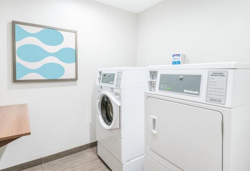 Microtel By Wyndham Victor