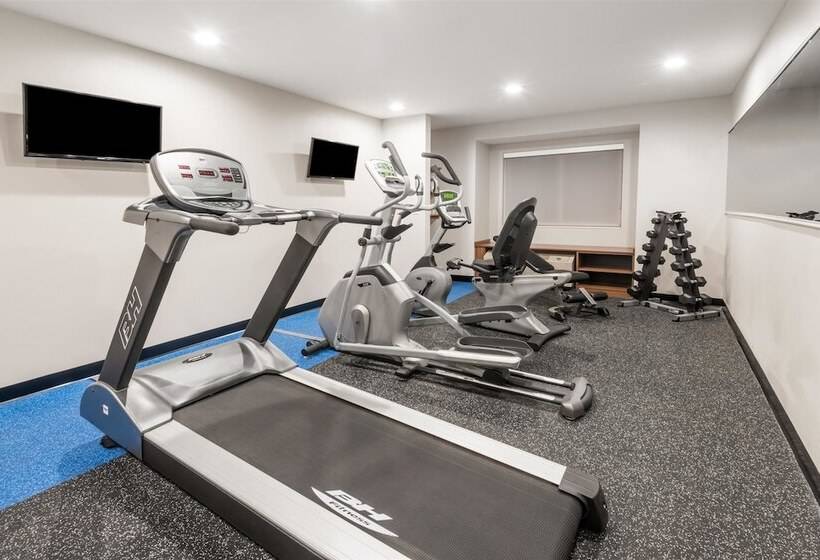 Microtel By Wyndham Victor