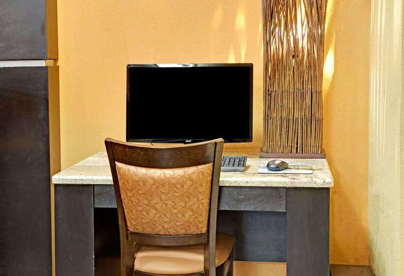 Microtel Inn By Wyndham University Place