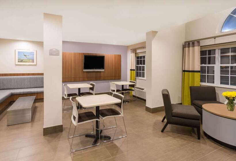 Microtel Inn & Suites By Wyndham Richmond Airport