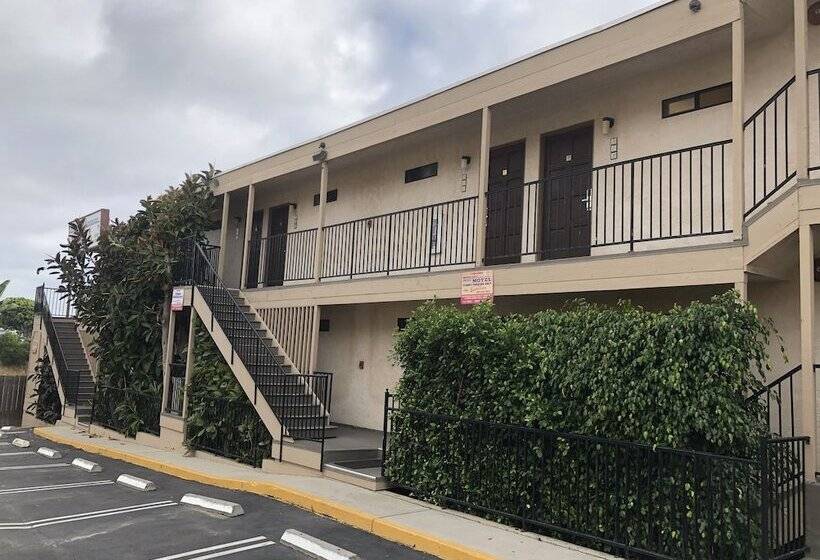 Moonlight Beach Motel