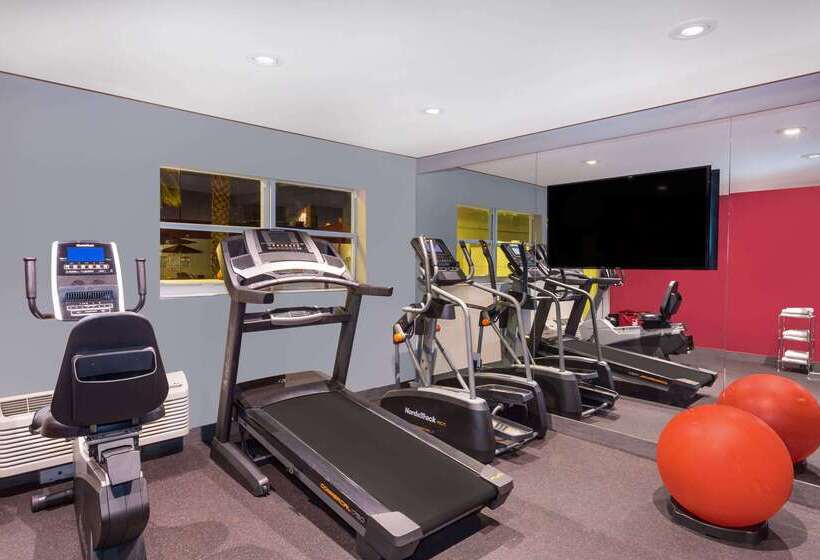 Ramada By Wyndham Miami Springs/miami International Airport