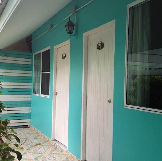 پانسیون Apache Beach House