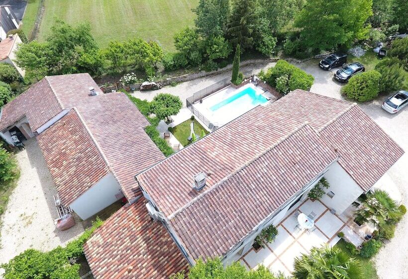 تختخواب و صبحانه Le Logis De La Brumanderie   Saintes
