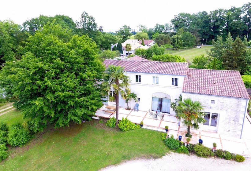 تختخواب و صبحانه Le Logis De La Brumanderie   Saintes