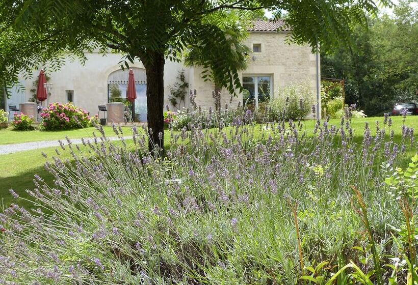 تختخواب و صبحانه Le Logis De La Brumanderie   Saintes