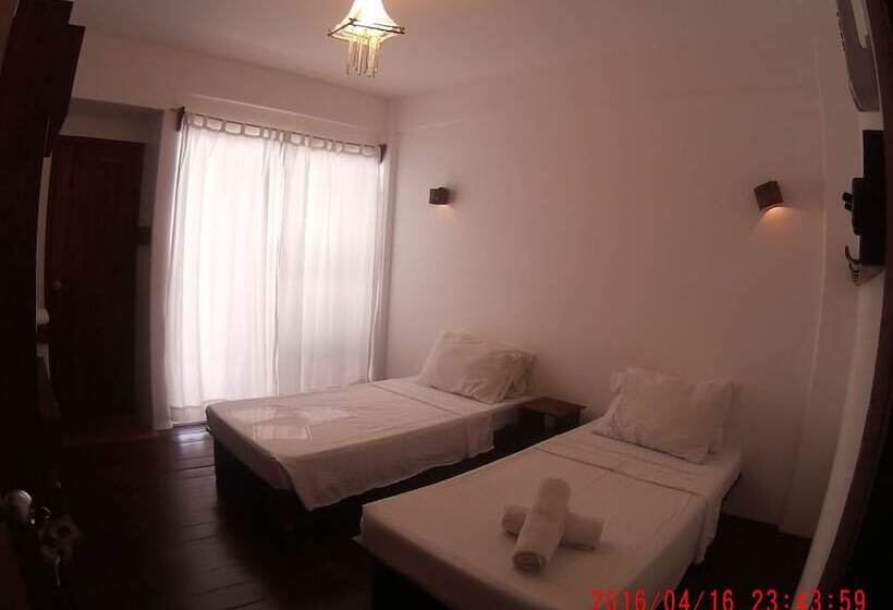 בית מלון כפרי Boracay Coco Huts