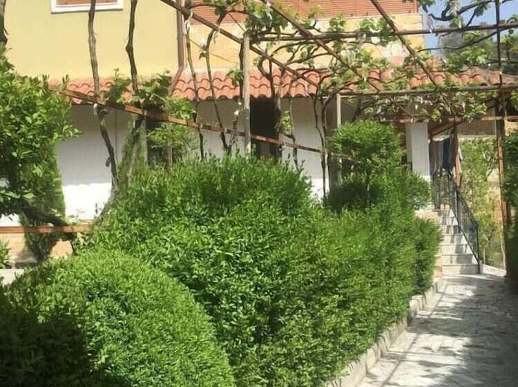 پانسیون Guesthouse Emiljano