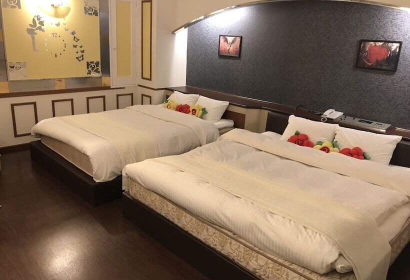 هتل First Inn Adults Only