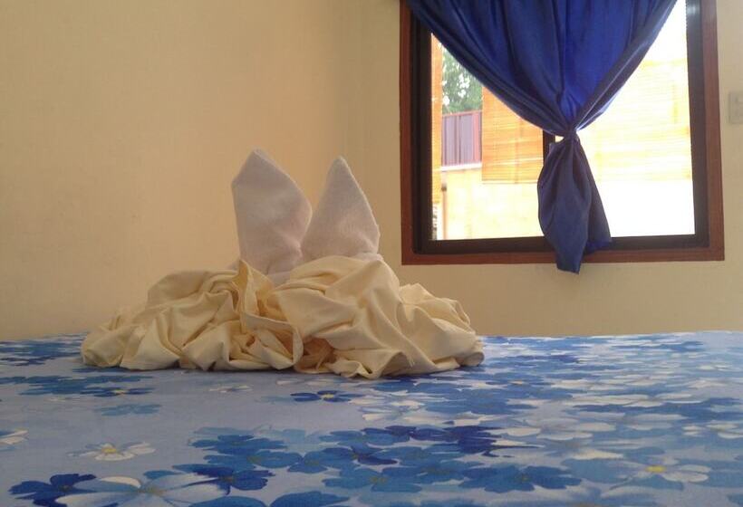 فندق Mikki's Tourist Inn