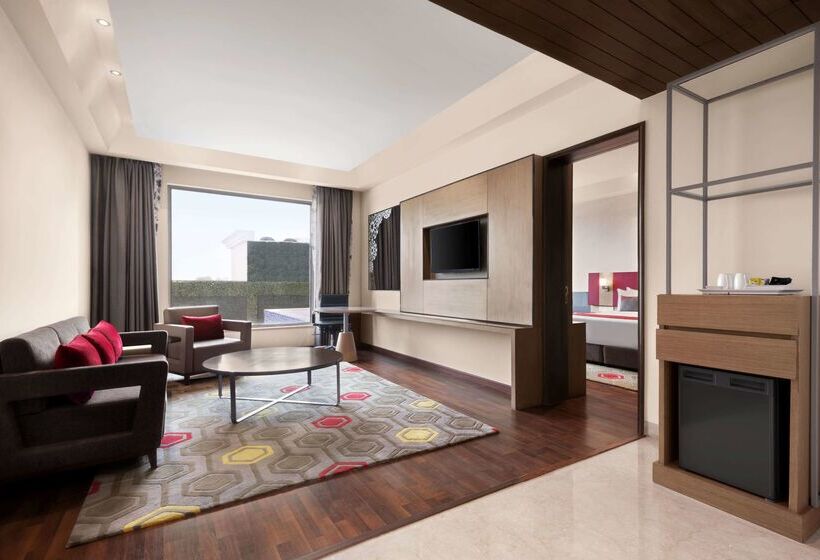 هتل Ramada Plaza By Wyndham Lucknow