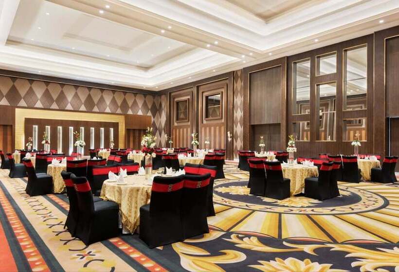 هتل Ramada Plaza By Wyndham Lucknow