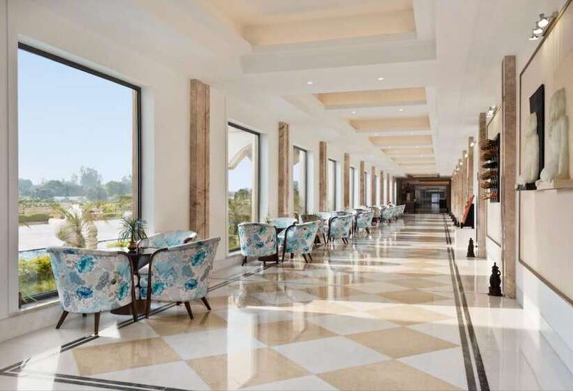 هتل Ramada Plaza By Wyndham Lucknow