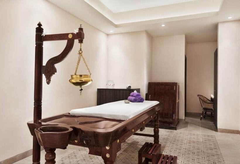 هتل Ramada Plaza By Wyndham Lucknow