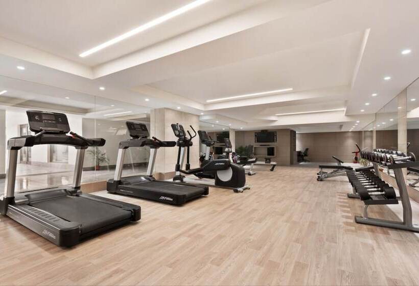 هتل Ramada Plaza By Wyndham Lucknow